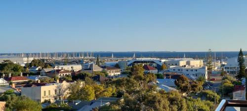 Sky High On Arundel - Central Fremantle Apartment