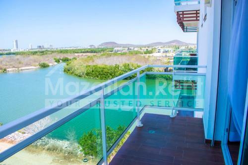 Beatiful Condo By The Marina