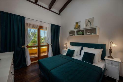 Beautiful Villa Barotul