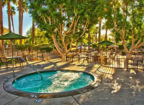 Hotel Emerald Desert Rv Resort