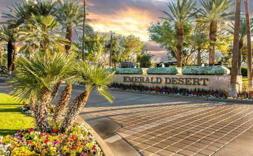 Hotel Emerald Desert Rv Resort