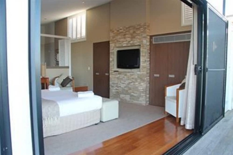 Caves Beachside Hotel