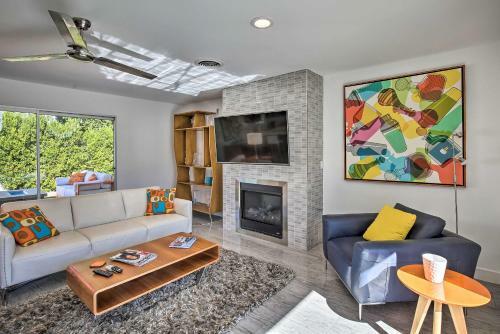 Mid-century Modern Oasis, 1 Mile To El Paseo!