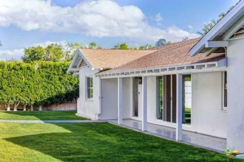 Desirable Home With Beautiful Pool