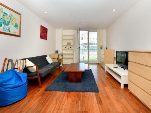 Pass The Keys Super Central Spacious 2 Bed Apartment With Parking