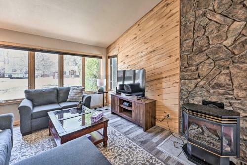 Charming Buena Vista Home With Hot Tub And Deck!