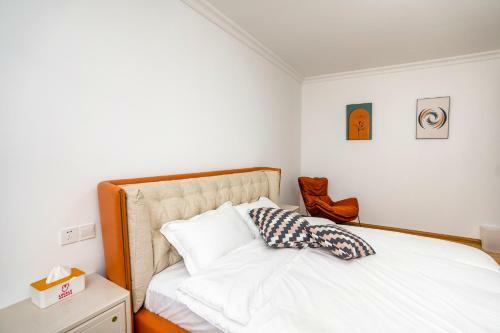 Locals Apartment House 01