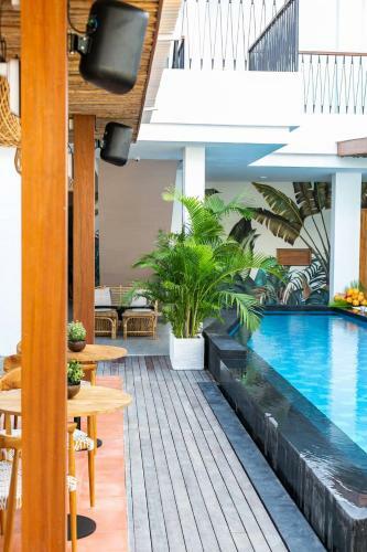 Coco & Pineapple Pants Hostel - Canggu, Bali