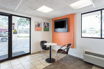 Motel 6 Baton Rouge East
