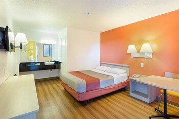 Motel 6 Baton Rouge East