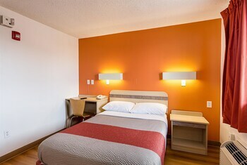 Motel 6 Baton Rouge East