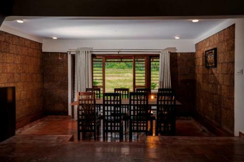 Villa Saffronstays Highfields