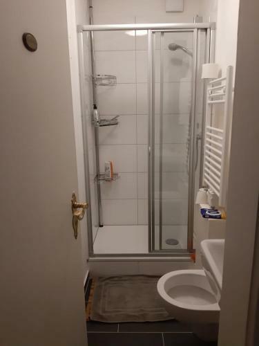 Apartamento 2 Bed/2 Baths In D�sseldorf Center Next To Kytaro