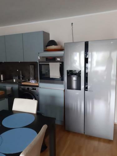 Apartamento 2 Bed/2 Baths In D�sseldorf Center Next To Kytaro