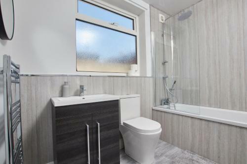 Gorgeous 2br House Wparking Sleeps6 By Purestay
