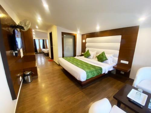 Hotel Royal Classic @ Mall Road Mussoorie