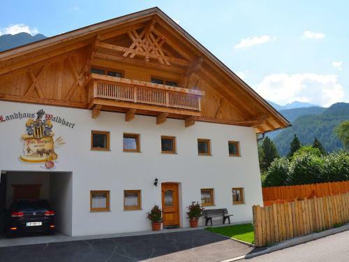 Beautiful Apartment In Umhausen With Balcony