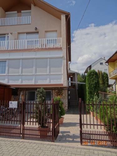 Apartman Bal�zs