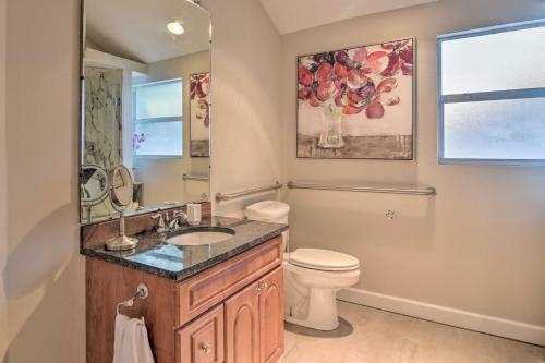 Vibrant Dunedin Getaway With Furnished Patio!