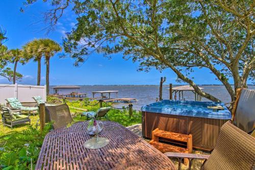 Tropical Villa Screened Porch And Water View!