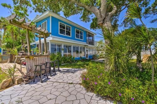 Waterfront Villa With Deck And Dolphin Watching!