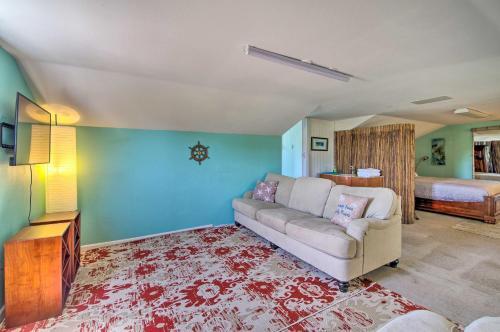 Waterfront Villa With Deck And Dolphin Watching!