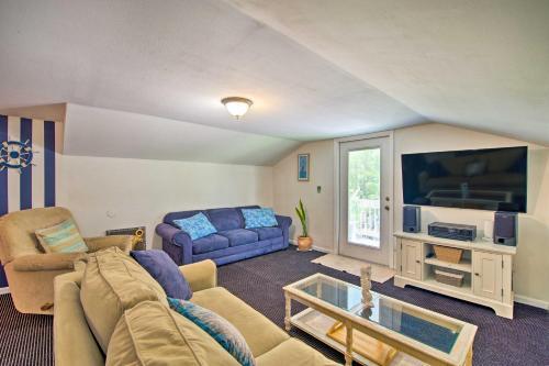 Riverfront Villa With Hot Tub And Fire Pit Access