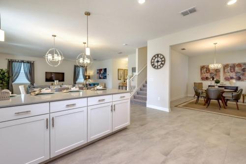 Instant Gratification - 8 Bdm Villa In Gated Comm, Villa