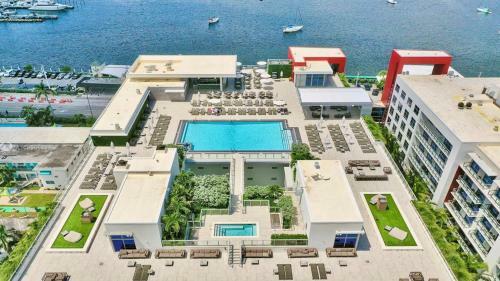 5 Beachfront Resort -rooftop Pool 2 Br 2 Br Bay View
