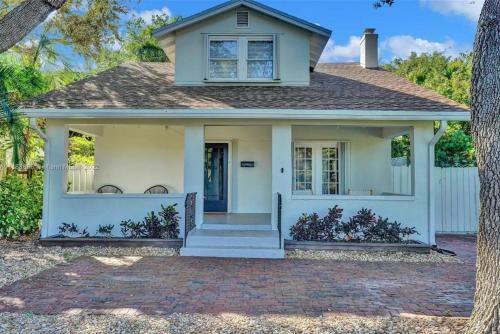 Villa Beach House W/ Heated Pool