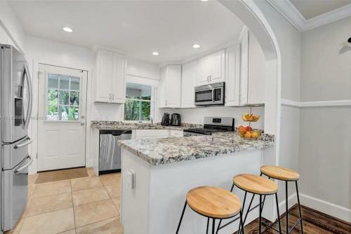 Villa Beach House W/ Heated Pool