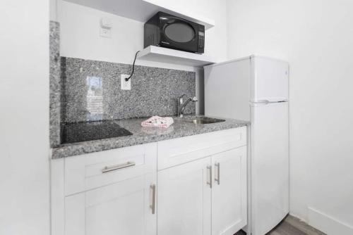 Apartamento Awesome 1 Bedroom With Pool Steps From The Beach #42