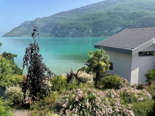 Villa Pieds Dans L?eau Avec Ponton Priv� Lac Du Bourget