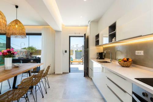 Villa Smili-naiades/3 Bedrooms, Luxury, Beachfront