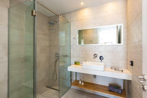 Villa Smili-naiades/3 Bedrooms, Luxury, Beachfront