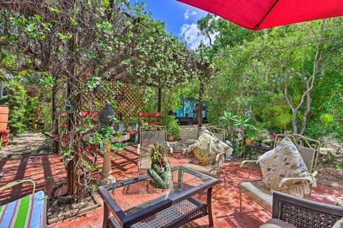 Oasis With 2 Stand-alone Casitas And Outdoor Bath