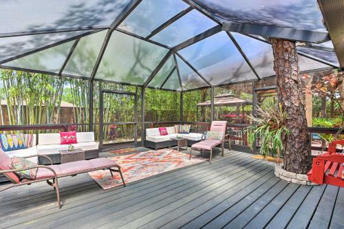 Oasis With 2 Stand-alone Casitas And Outdoor Bath