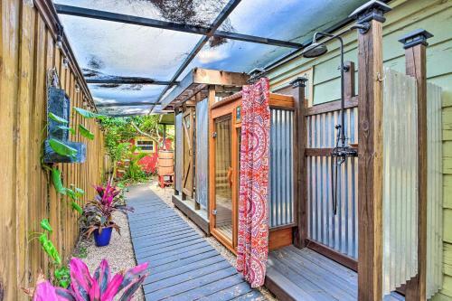 Oasis With 2 Stand-alone Casitas And Outdoor Bath