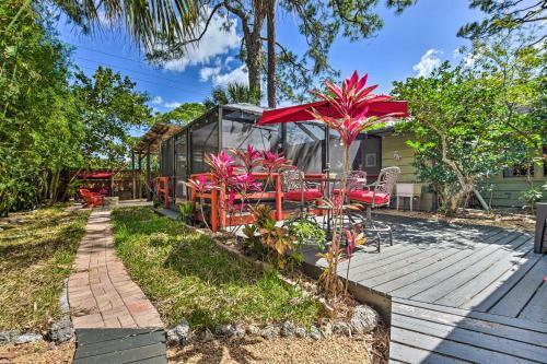 Oasis With 2 Stand-alone Casitas And Outdoor Bath