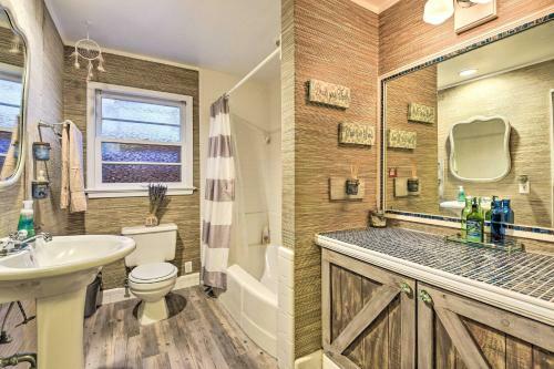 Oasis With 2 Stand-alone Casitas And Outdoor Bath