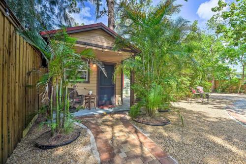 Oasis With 2 Stand-alone Casitas And Outdoor Bath