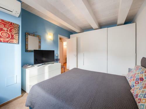 La Marina Apartment With Patio & Parking
