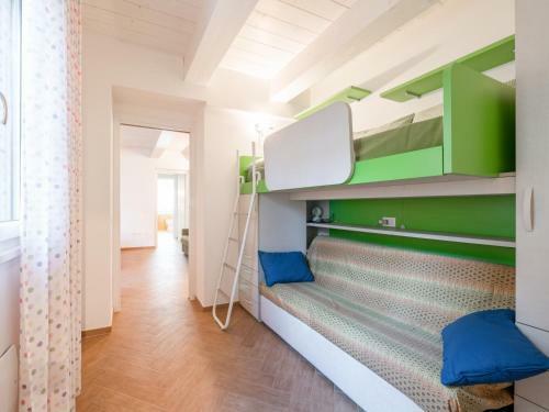 La Marina Apartment With Patio & Parking