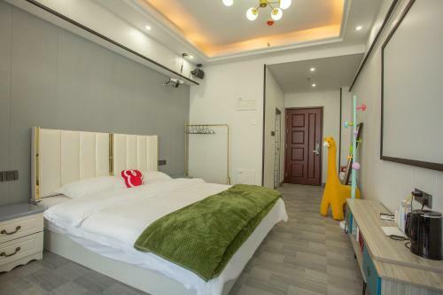 Locals Apartment House 01