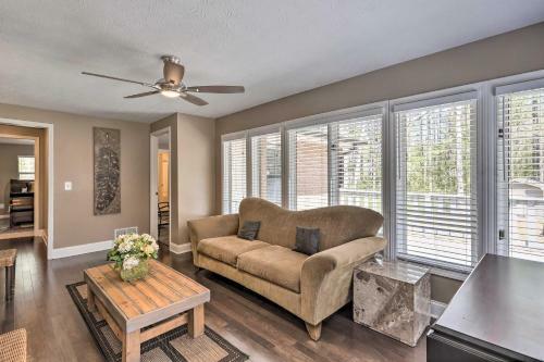Douglasville Retreat With Deck, Dogs Welcome!