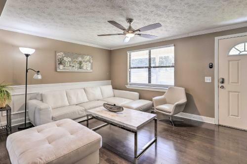 Douglasville Retreat With Deck, Dogs Welcome!