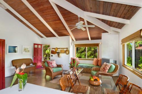 Melemele Kapaa Cottage 1 Block To Beach!