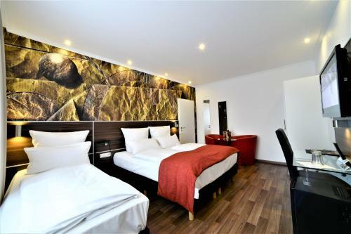 Ascot Hotel