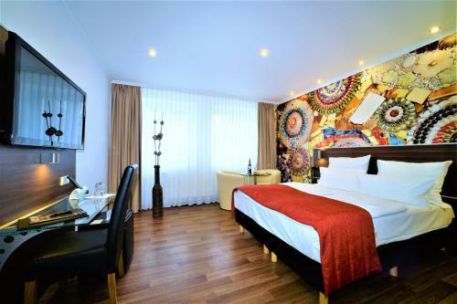Ascot Hotel