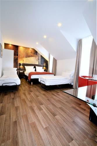 Ascot Hotel